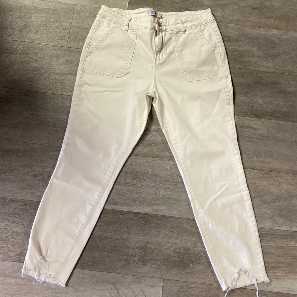 Royalty for me Mid Rise Pants w/ distressed bottom